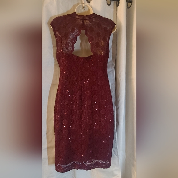PETITE SZ 8 burgundy Cocktail Dress - Picture 4 of 4